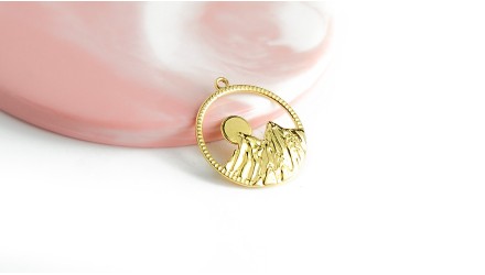 Pendentif montagne en acier inoxydable plaqué or 18k