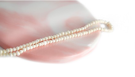Petites perles fines en nacre d'eau douce 2.5mm par lot de 50