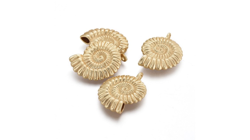 Pendentif coquillage en zamak plaqué or 18k