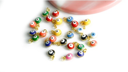 Petits pendentifs rond en laiton 18k emaillés motif mauvais oeil