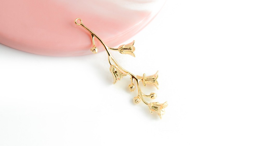 Pendentif branche florale laiton plaqué or 18k pour création collier