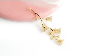 Pendentif branche florale laiton plaqué or 18k pour création collier