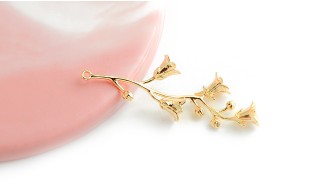 Pendentif branche florale laiton plaqué or 18k pour création collier