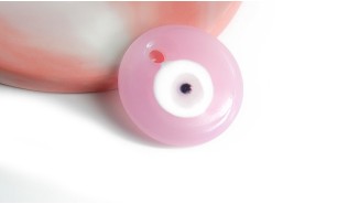 Pendentif mauvais oeil en verre lampwork rose