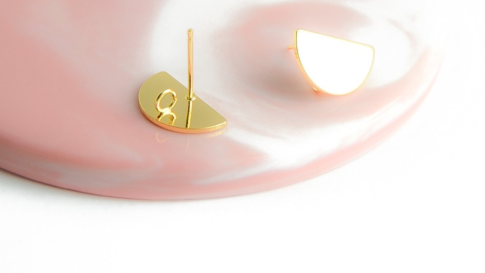 Puces d'oreille demi lune or