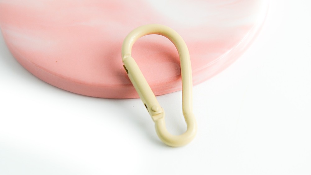 mousqueton beige