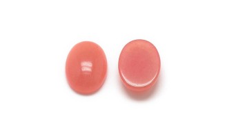 Cabochon 13x18mm en jade blanc teinté corail pour création de bijoux