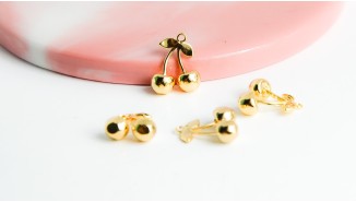 Pendentif cerise en laiton plaqué or 18k