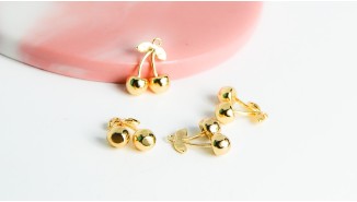Pendentif cerise en laiton plaqué or 18k