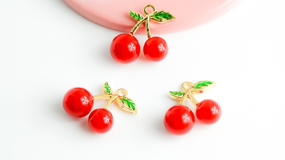 pendentif cerise résine