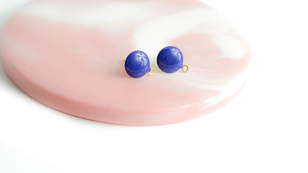 puce émaillé