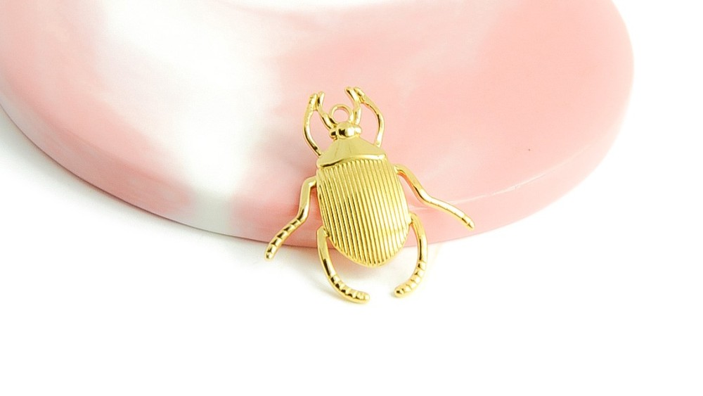 pendentif scarabée