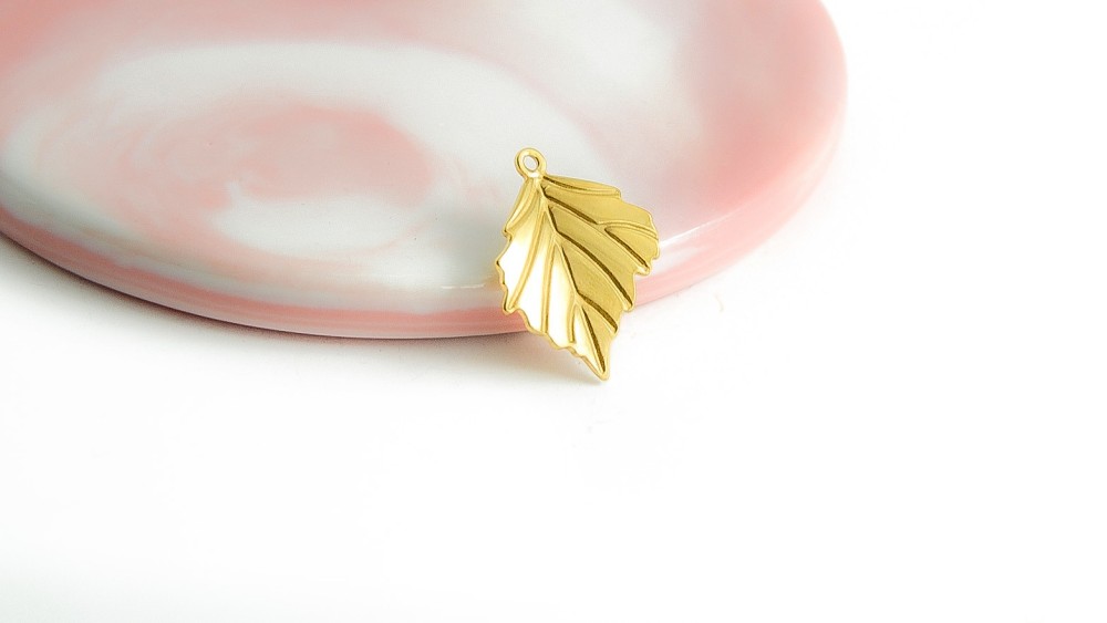 pendentif feuille or