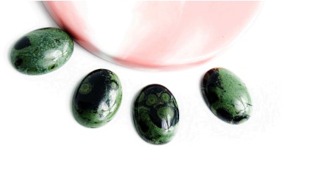 cabochon jaspe kambaba