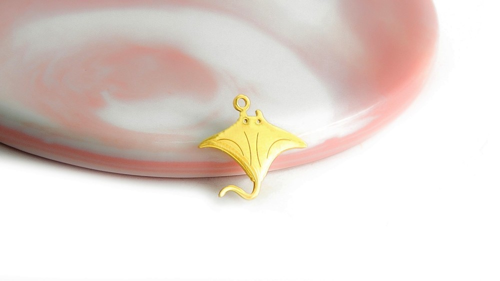 Pendentif raie manta en acier inoxydable couleur or