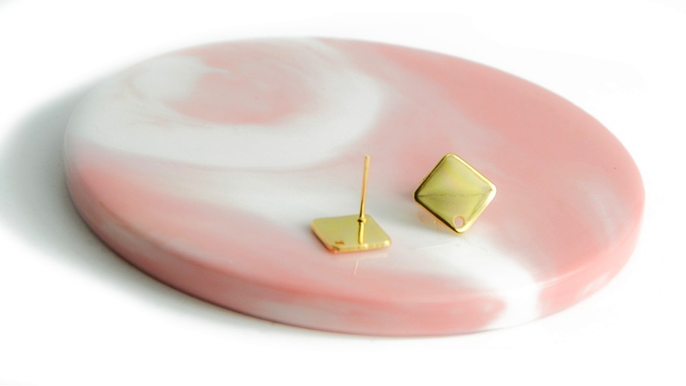 puces d'oreille losange