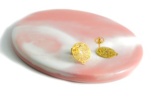 puces dentelle or