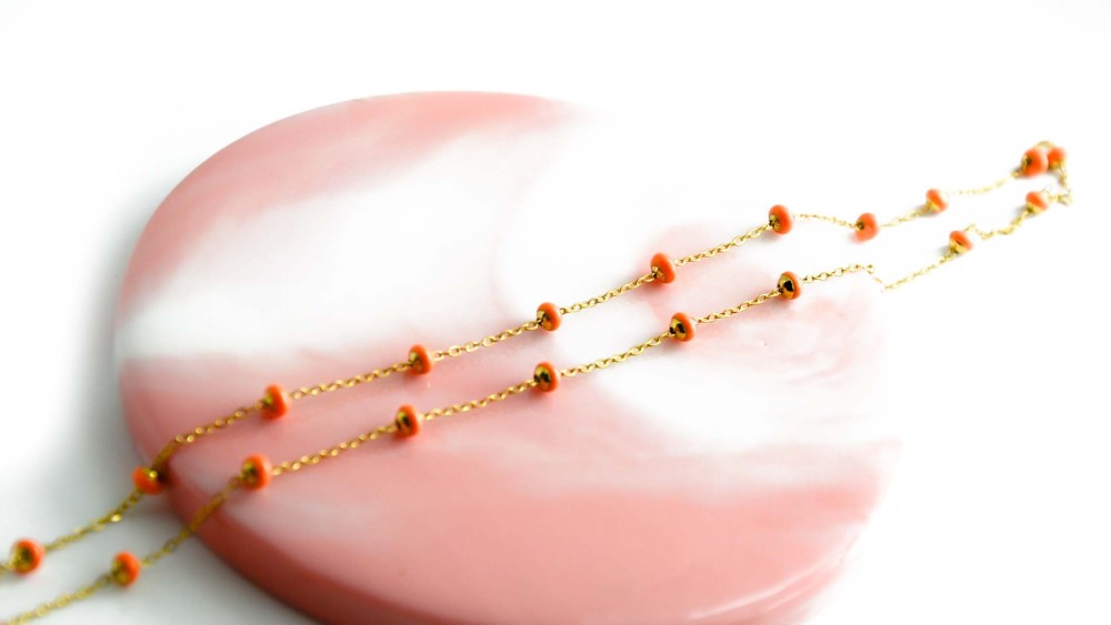 chaîne émaillée orange