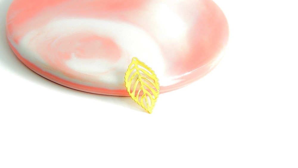 Pendentif feuille filigrane