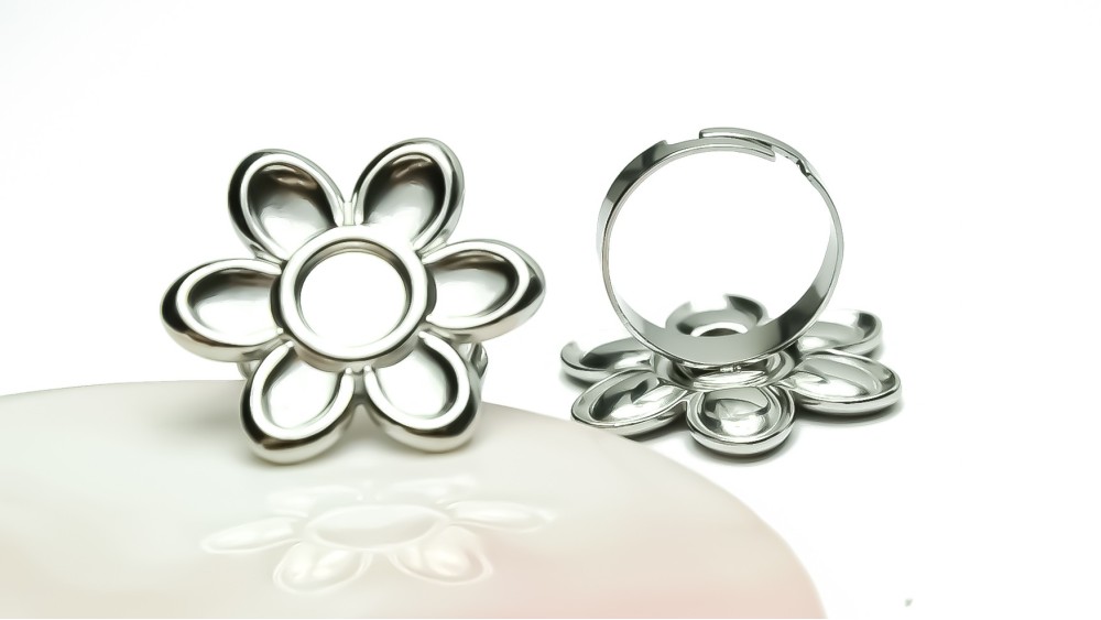 bague fleur acier