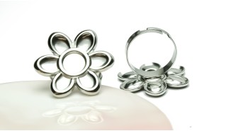 bague fleur acier