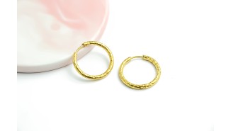 Créez des boucles tendance avec créoles martelées 25 mm