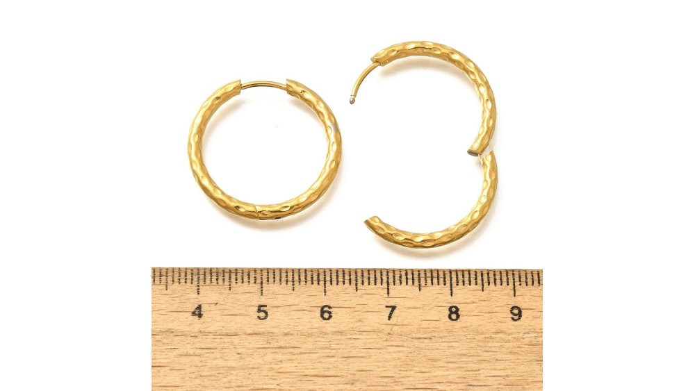 Créez des boucles tendance avec créoles martelées 25 mm