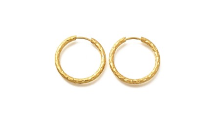 Créez des boucles tendance avec créoles martelées 25 mm