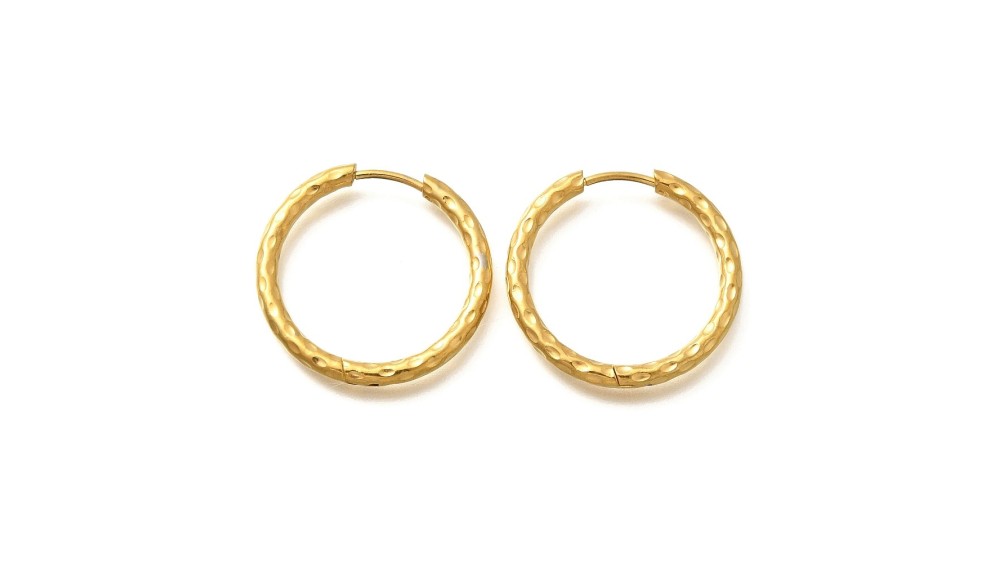 Créez des boucles tendance avec créoles martelées 25 mm