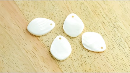 pendentif ovale nacre