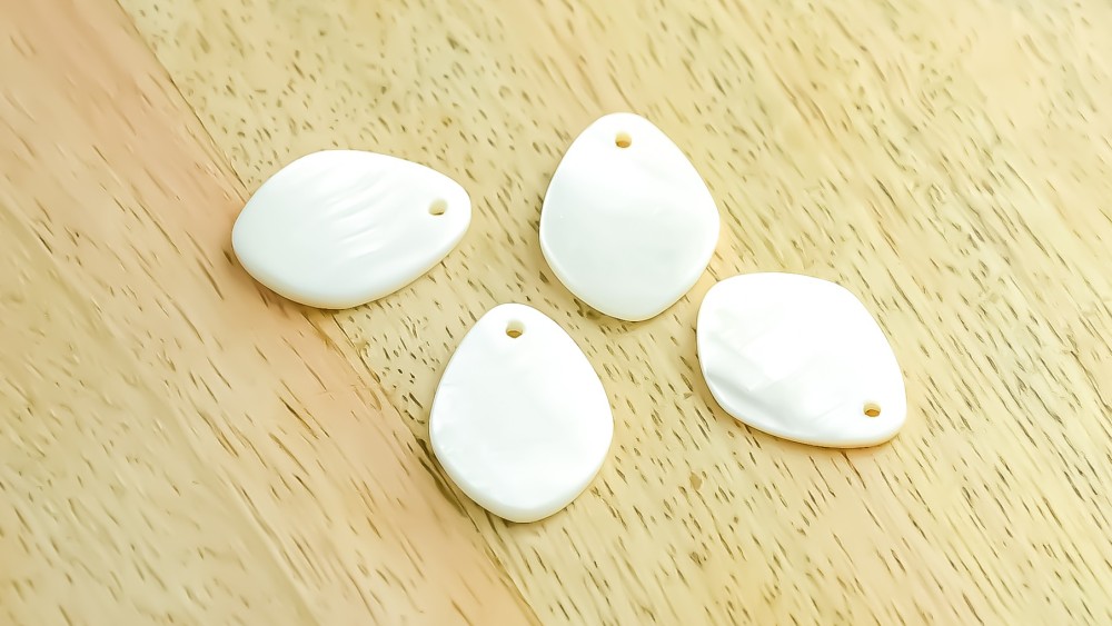 pendentif ovale nacre