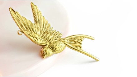 Grand pendentif hirondelle acier inoxydable 304 or