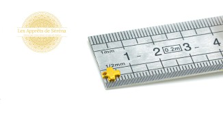 Mini breloques croix en acier doré
