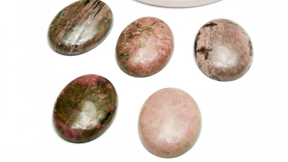 cabochon rhodonite