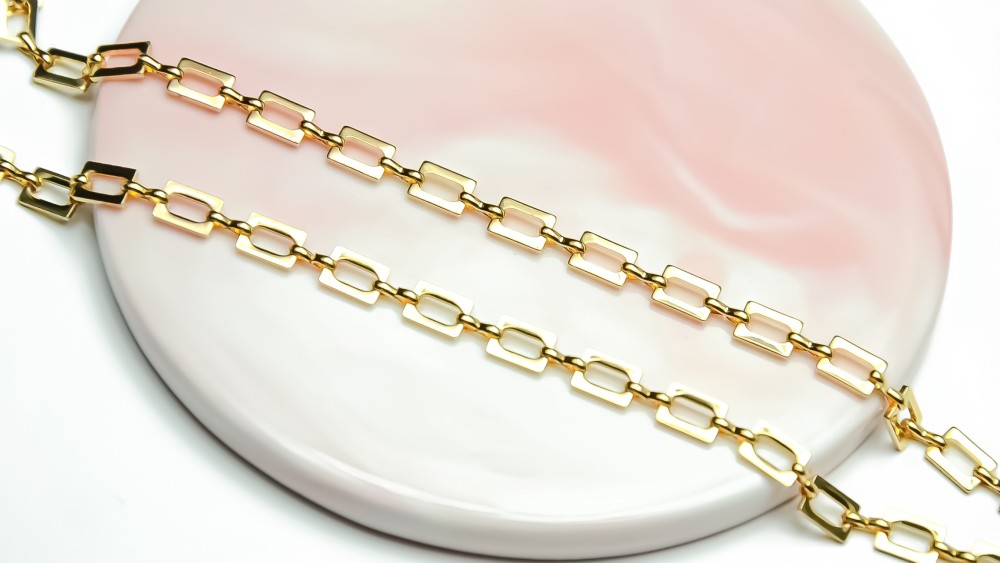 Chaîne laiton dorée plaquée or 18K maille rectangle 7x4.6mm