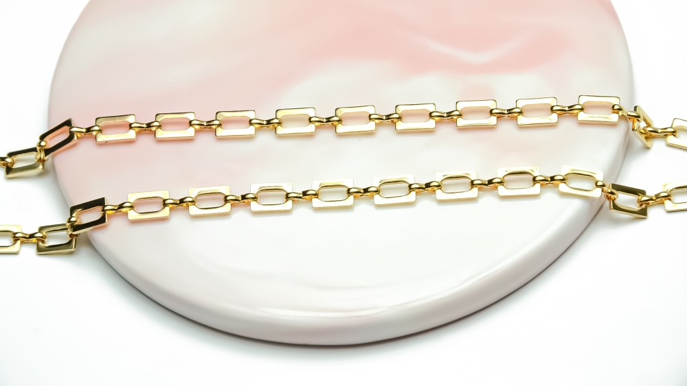 Chaîne laiton dorée plaquée or 18K maille rectangle 7x4.6mm
