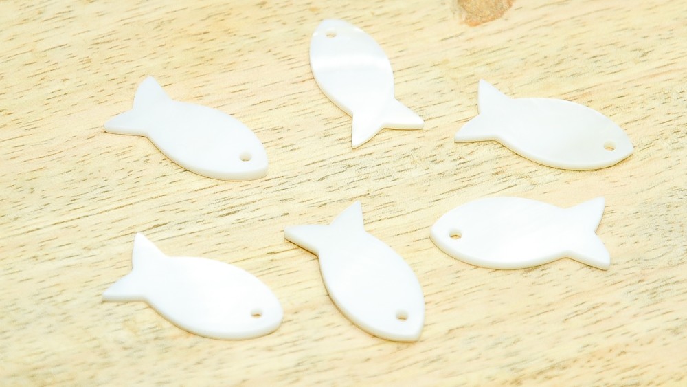 Pendentif poisson x 4 en nacre véritable
