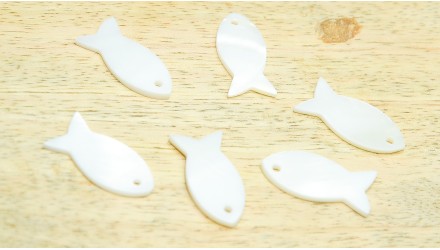 Pendentif poisson x 4 en nacre véritable