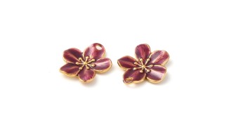 Créez vos bijoux avec ce pendentif fleur violet émaillé