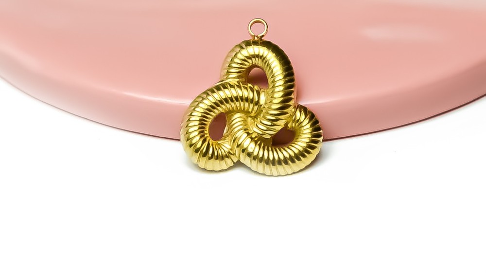 Pendentif Triskèle acier inoxydable 304 plaqué or 18k