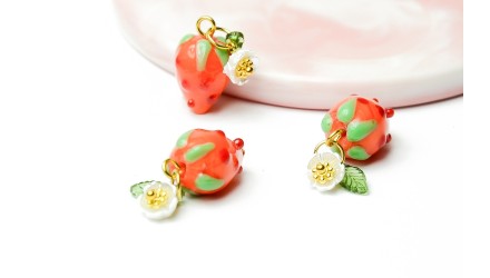 Pendentif fruit en verre artisanal fait au chalumeau  Couleur orange