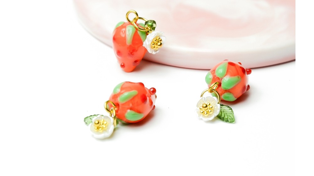 Pendentif fruit en verre artisanal fait au chalumeau  Couleur orange