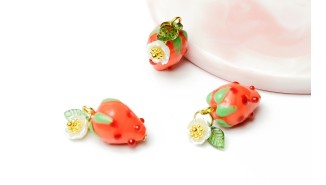 Pendentif fruit en verre artisanal fait au chalumeau  Couleur orange
