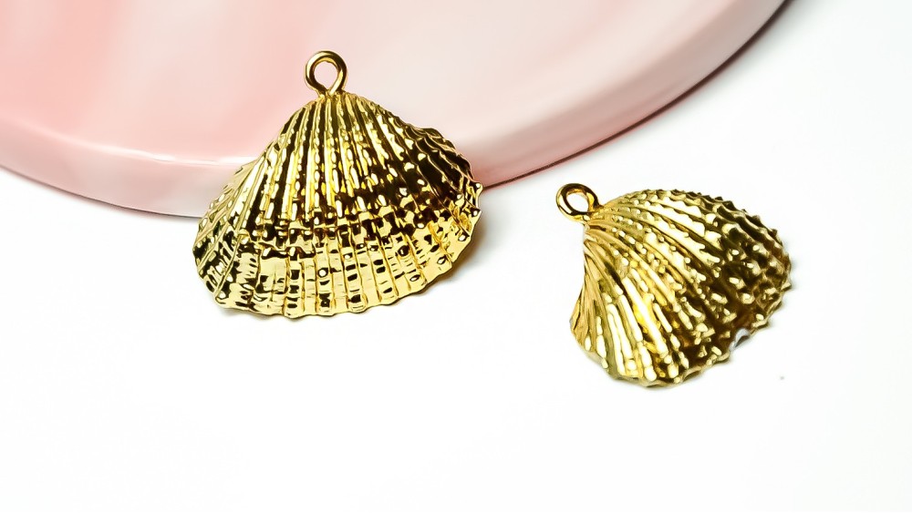Pendentif coquillage or