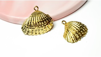 Pendentif coquillage or