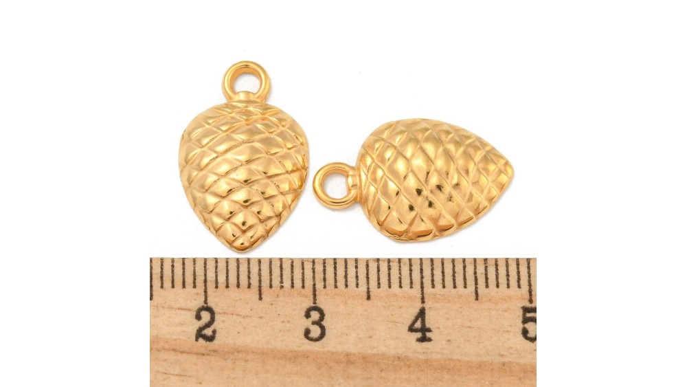 Invitez la forêt dans vos bijoux avec cette pomme de pin dorée 18K
