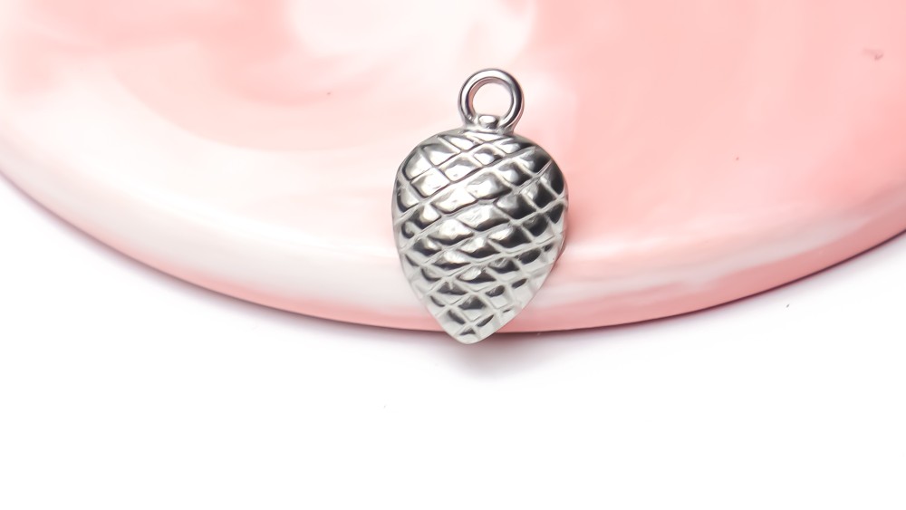 pendentif pomme de pin