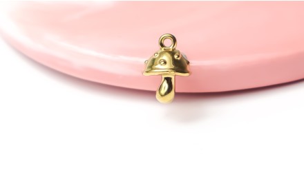 Pendentif petit champignon amanite acier inoxydable 304 plaqué or 18K