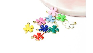 pendentif trèfle émaillé