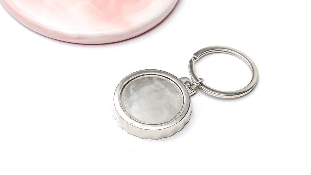 Créez, accrochez, décapsulez avec ce porte-clés personnalisable 27 mm